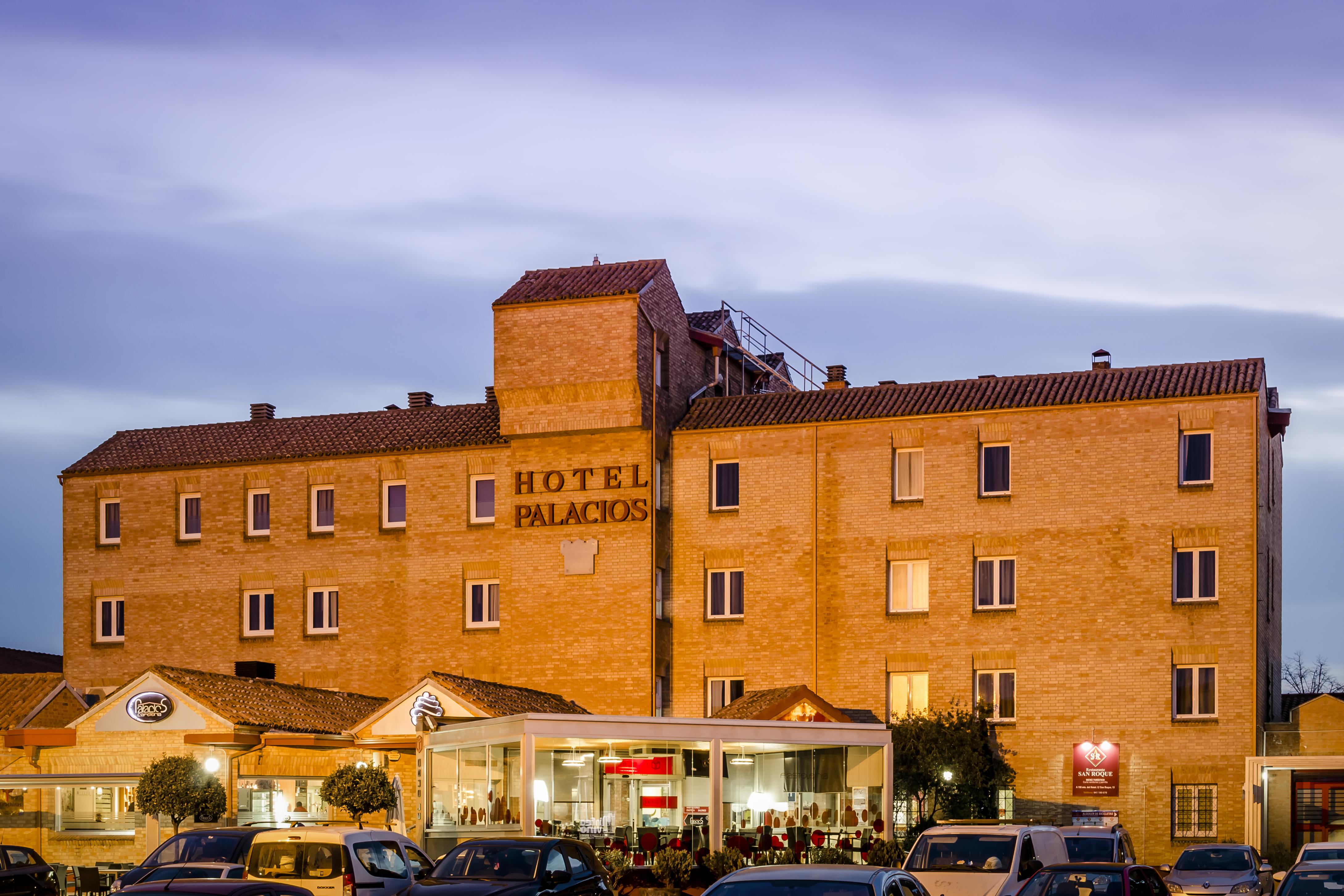 Hotel Palacios Alfaro Esterno foto